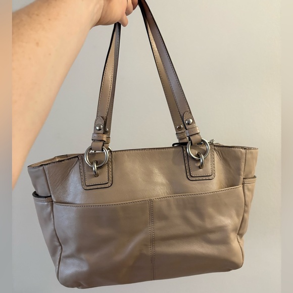 Coach East West Gallery Pearl/Tan Smooth Shiny Leather Shoulder Tote Bag - Picture 6 of 16